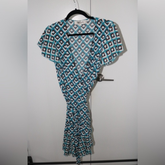 Diane von Furstenberg Avaya Ruffled Crepe Wrap Dress- Size M - Picture 4 of 11